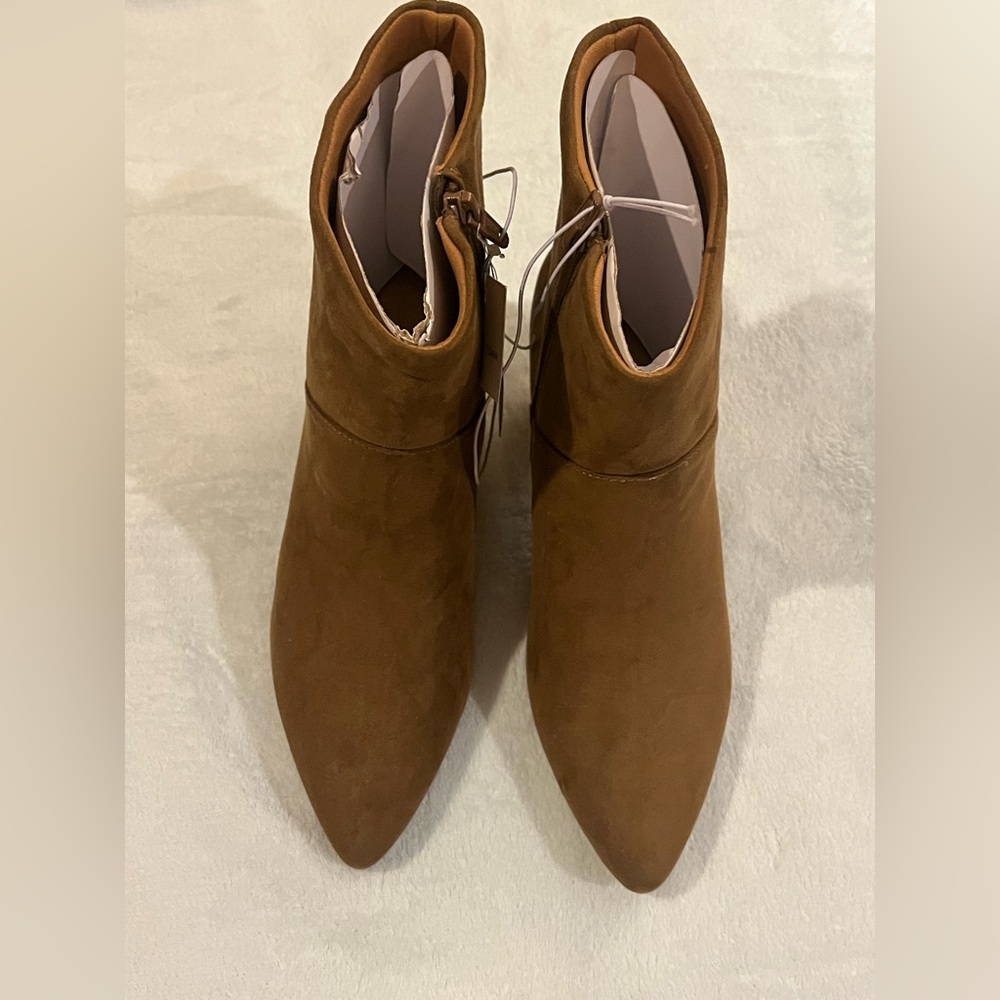 Faux suede booties / ankles boots. Memory foam Tan / rust color. Side zipper. 7 - Picture 3 of 10